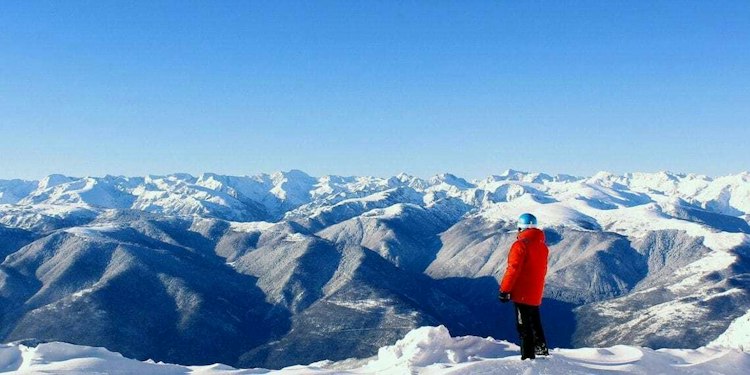 Monts d'Olmes cheap ski pass | Passe Montagne Skier facing the Ariège peaks from Monts d'Olmes