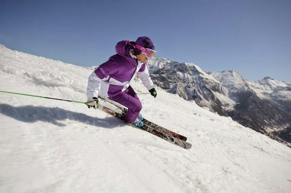 Kitted-out skier on the Orcières Merlette ski area, Hautes-Alpes