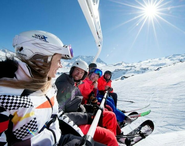 Forfait ski Orelle Val Thorens pas cher | Passe Montagne Skieuse sur le domaine enneigé d’Orelle Val Thorens en Savoie