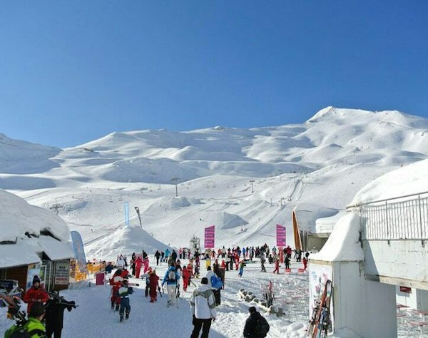 Forfait ski Piau-Engaly pas cher | Passe Montagne Skieur sur une piste de Piau-Engaly dans les Hautes-Pyrénées