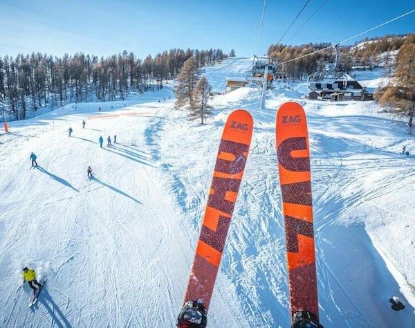 Forfait ski Pra Loup Espace Lumière pas cher | Passe Montagne Skieur sur une piste de Pra Loup dans les Alpes-de-Haute-Provence