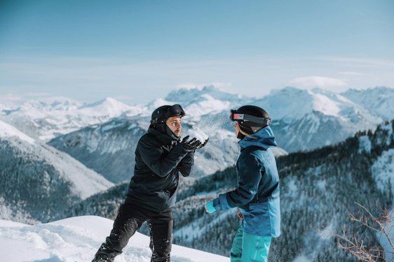 Skieur équipé sur le domaine du Roc d'Enfer en Haute-Savoie