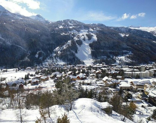 Forfait ski Serre Chevalier pas cher | Passe Montagne Panorama sur les sommets enneigés de Serre Chevalier dans les Hautes-Alpes