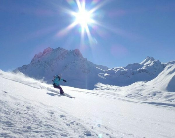 Valfréjus cheap ski pass | Passe Montagne Skier descending the Valfréjus ski area, Savoie