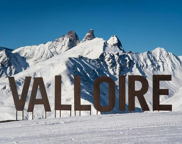 Valloire cheap ski pass | Passe Montagne Panorama of the snowy peaks at Valloire, Savoie