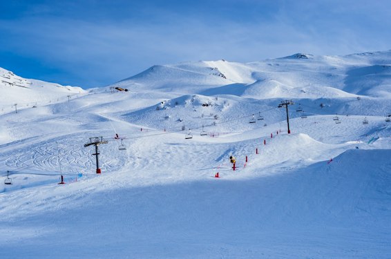 Pistes désertes du domaine skiable de Piau-Engaly, dans les Hautes-Pyrénées