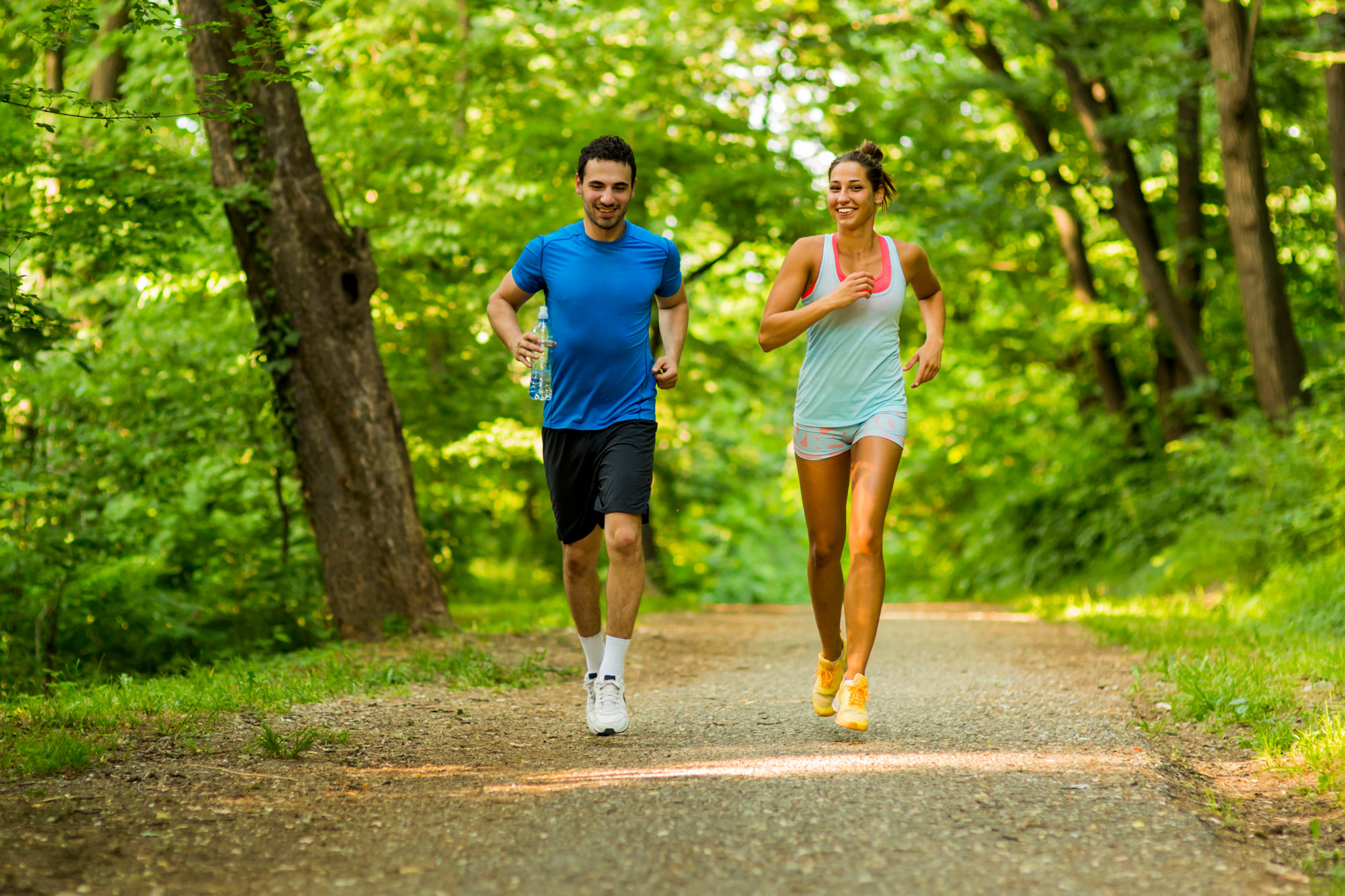 Mann und Frau beim Joggen