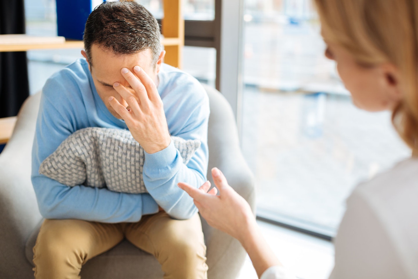 Mann im Therapiegespräch