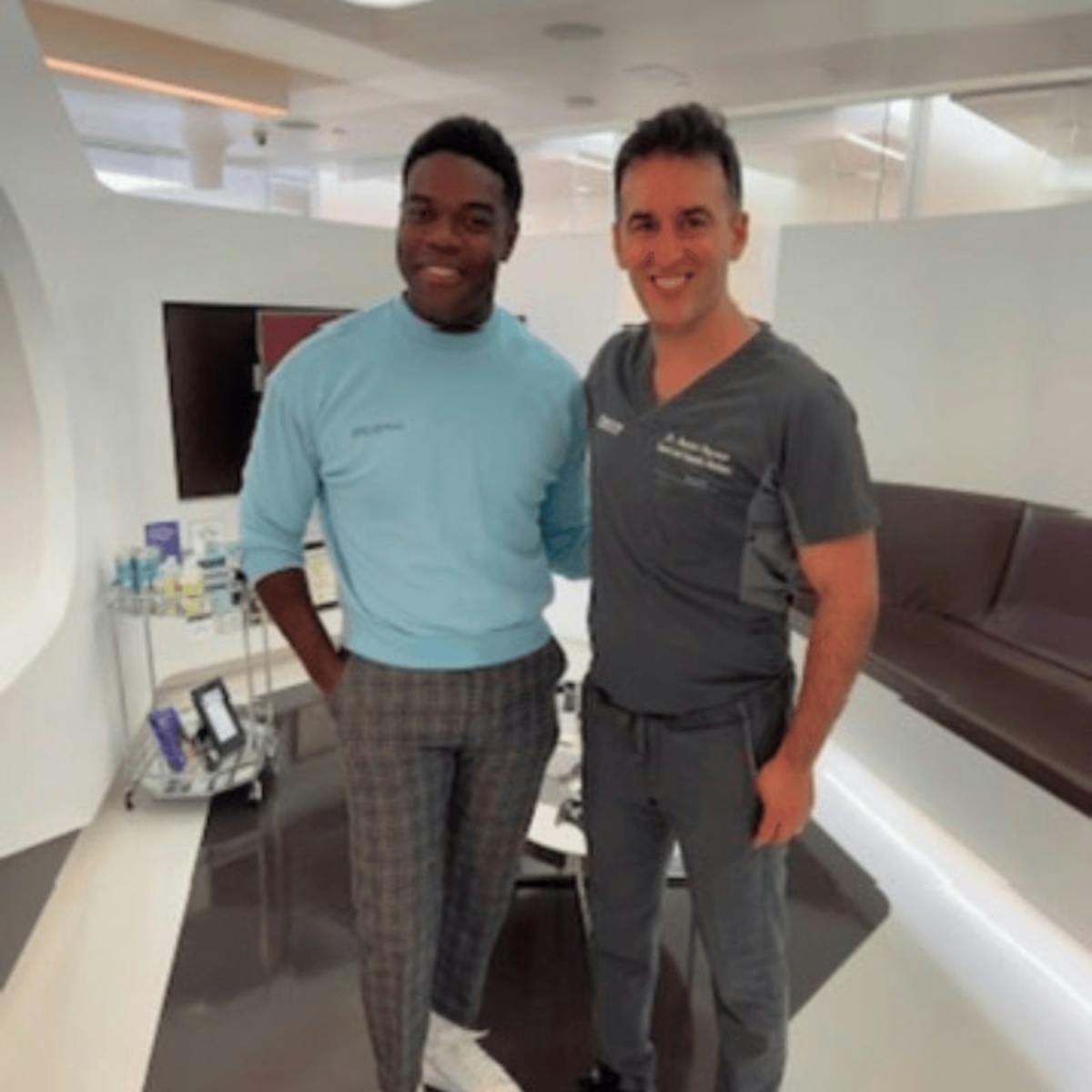 Celebrity Smile Before & After Gallery - Patient 542549 - Image 1