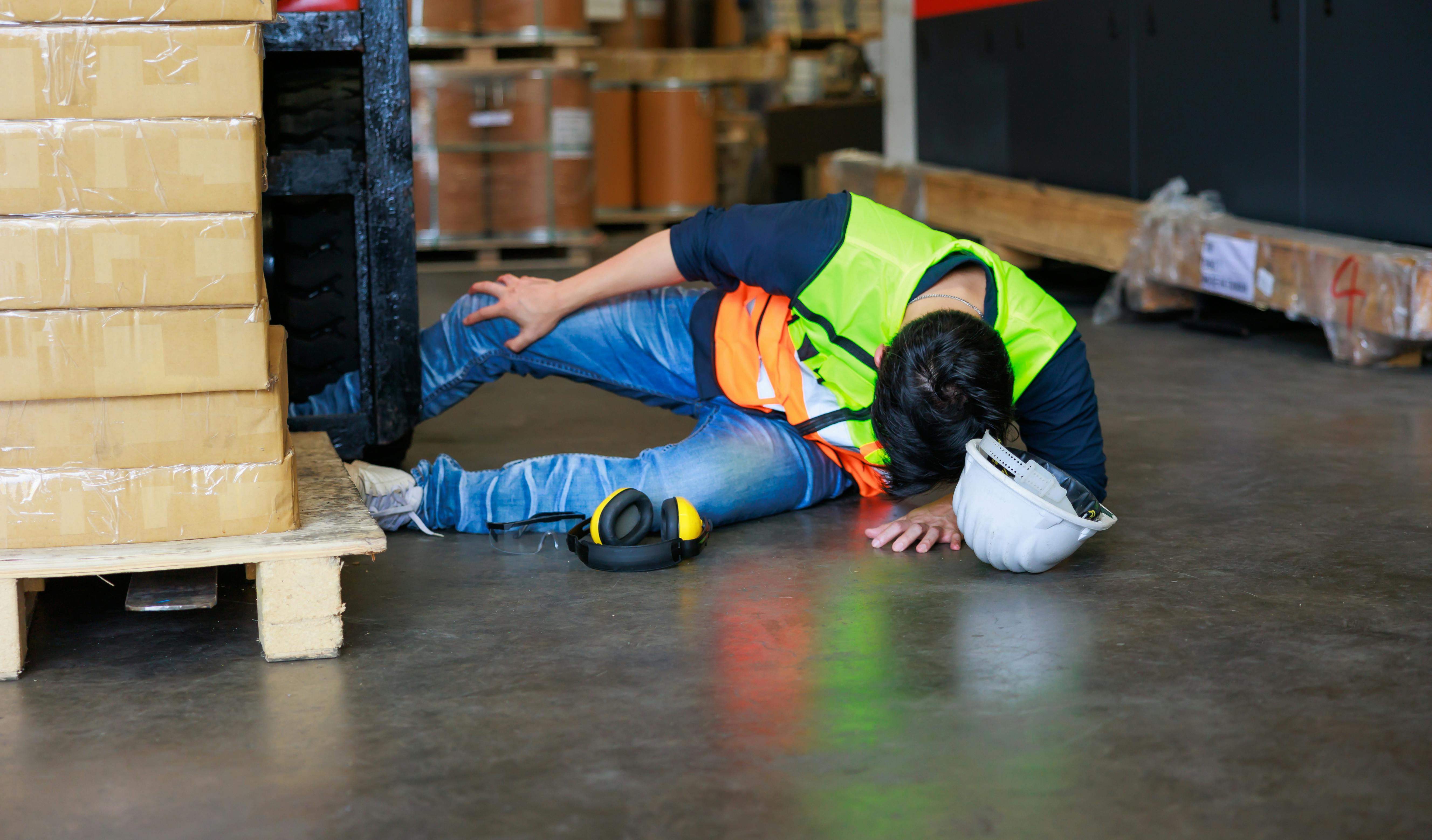 Construction worker injured in a warehouse