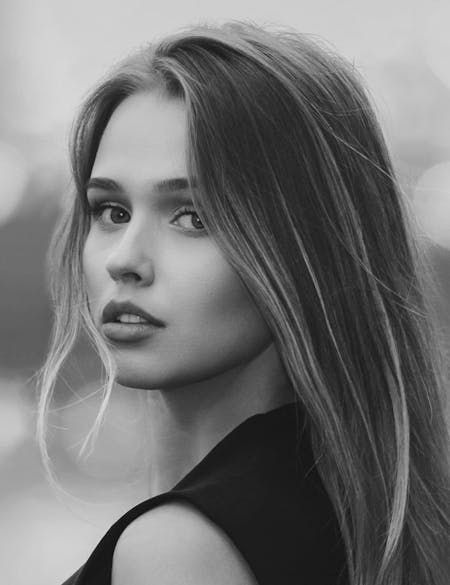 Beatiful woman looking over her left shoulder