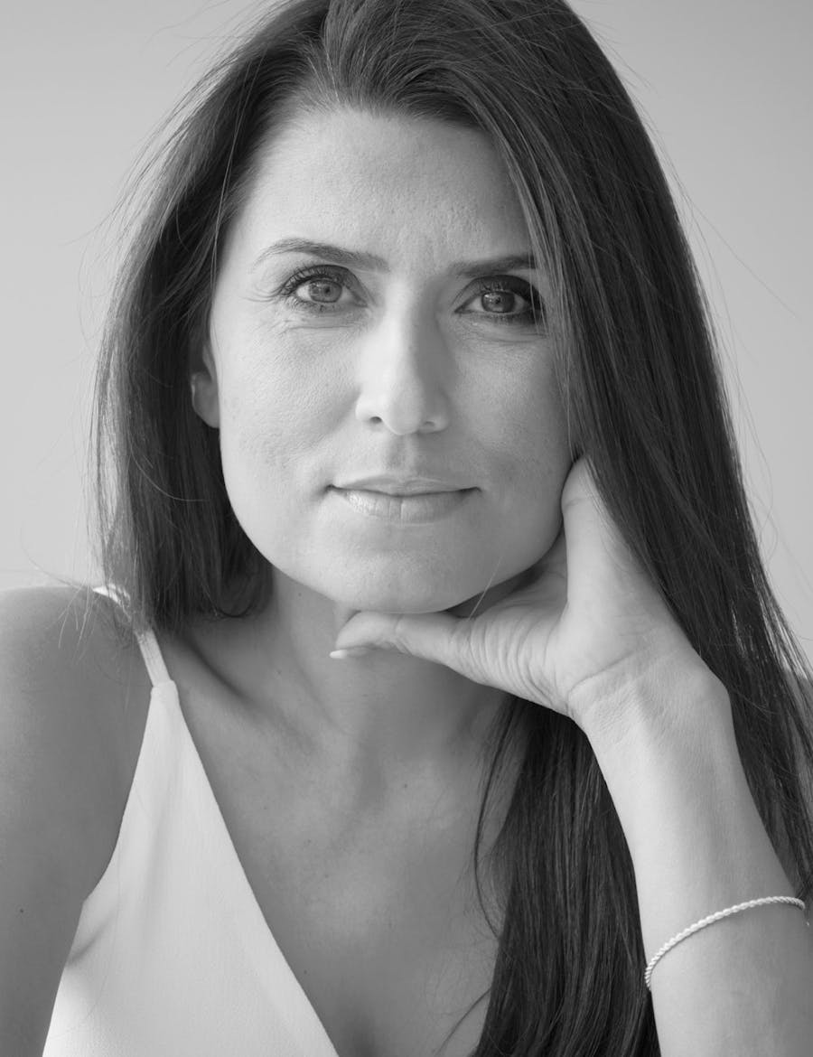 Woman with a trim neck highlighting neck lifts in Nashville.