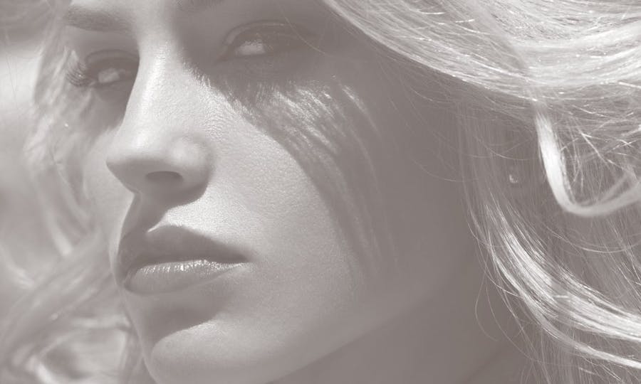 Closeup of a blonde with a sidelong glance.