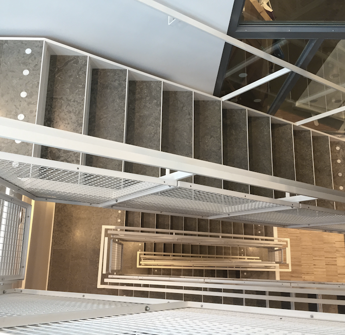Straight staircase with crenelated net railing and contrast marking