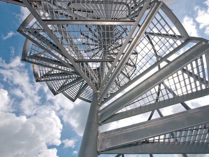 spindeltreppe mit technischen lösungen