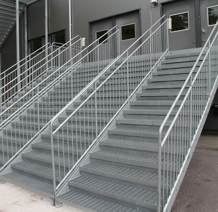 Childsafe straight staircase with grating steps