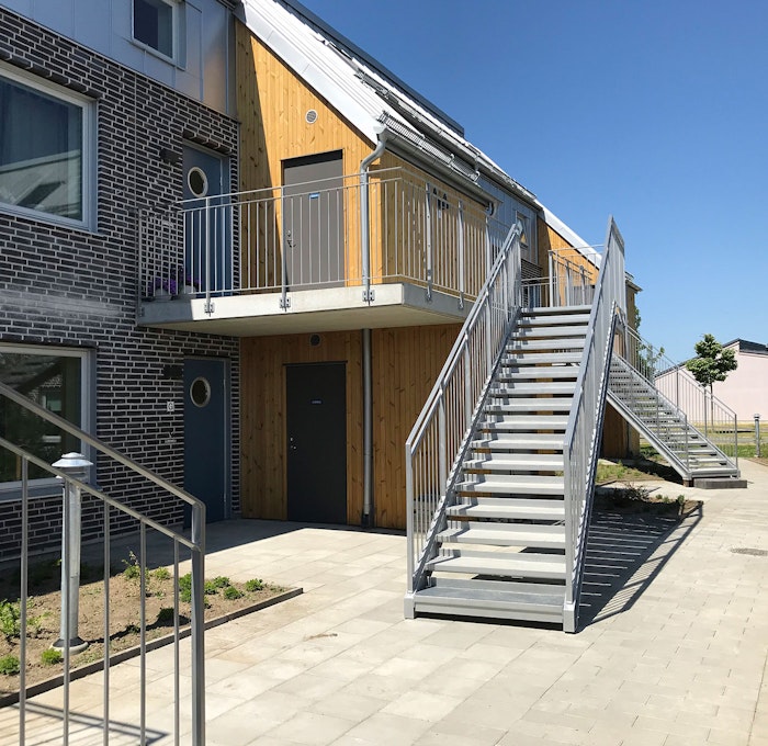 Childsafe outdoor straight staircase with plate steps