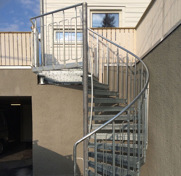 Childsafe spiral staircase with handrail on center tube