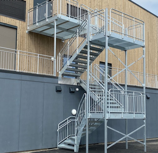 Childsafe straight staircase with inner handrail