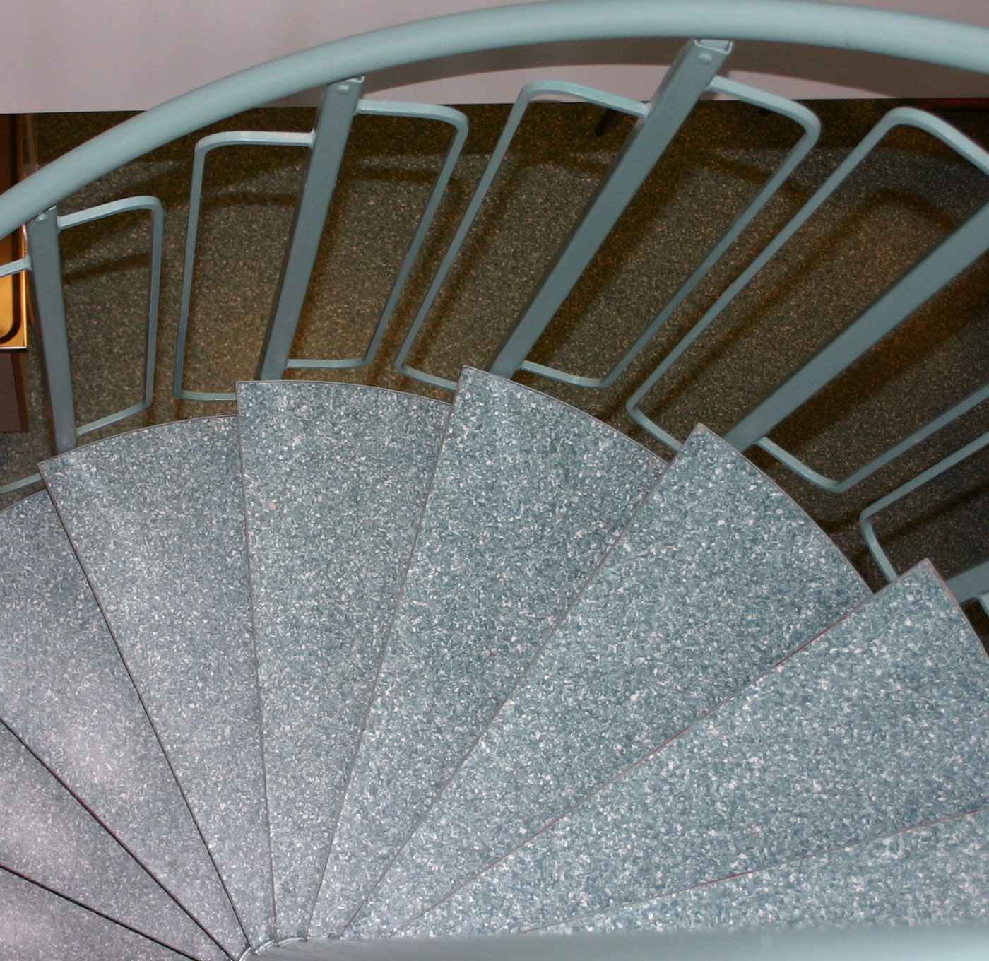Pulverbeschichtete Spindeltreppe