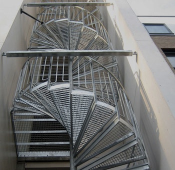 Spiraltrappa med durksteg och barnsäkert räcke Spiraltrappa med durksteg och barnsäkert räcke