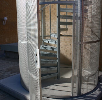 Markansluten skyddsbur spiraltrappa Markansluten skyddsbur spiraltrappa