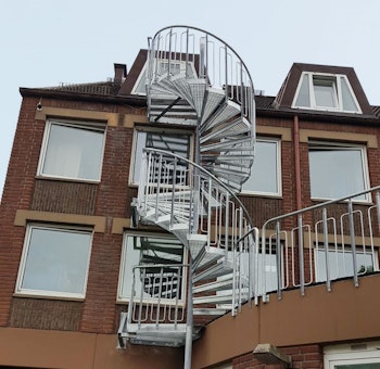Outdoor spiral staircase with childsafe railing