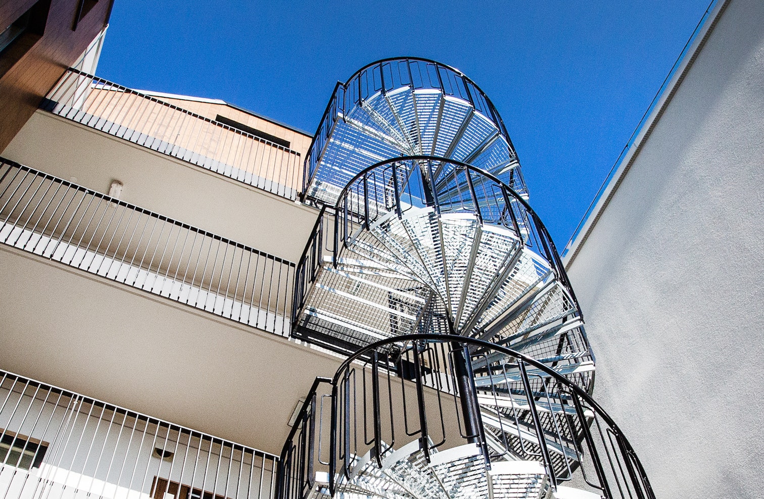 HOW DO I CHOOSE THE RIGHT SPIRAL STAIRCASE FOR MY PROJECT?