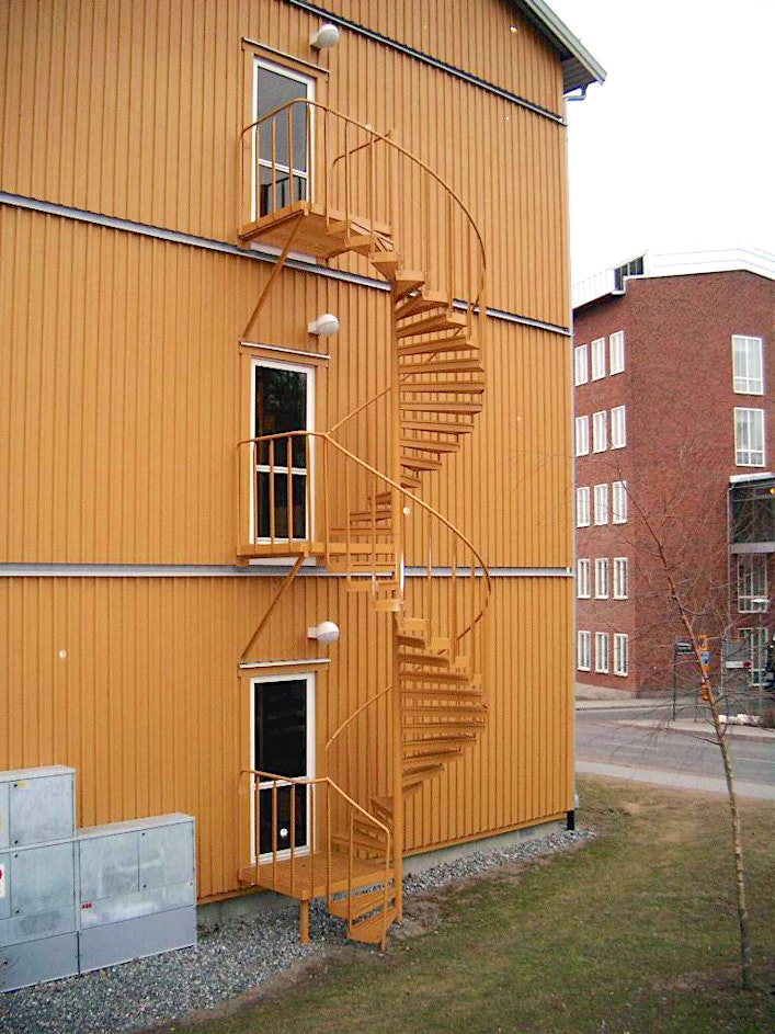 Pulverbeschichtete Spindeltreppe als Fluchttreppe Pulverbeschichtete Spindeltreppe als Fluchttreppe