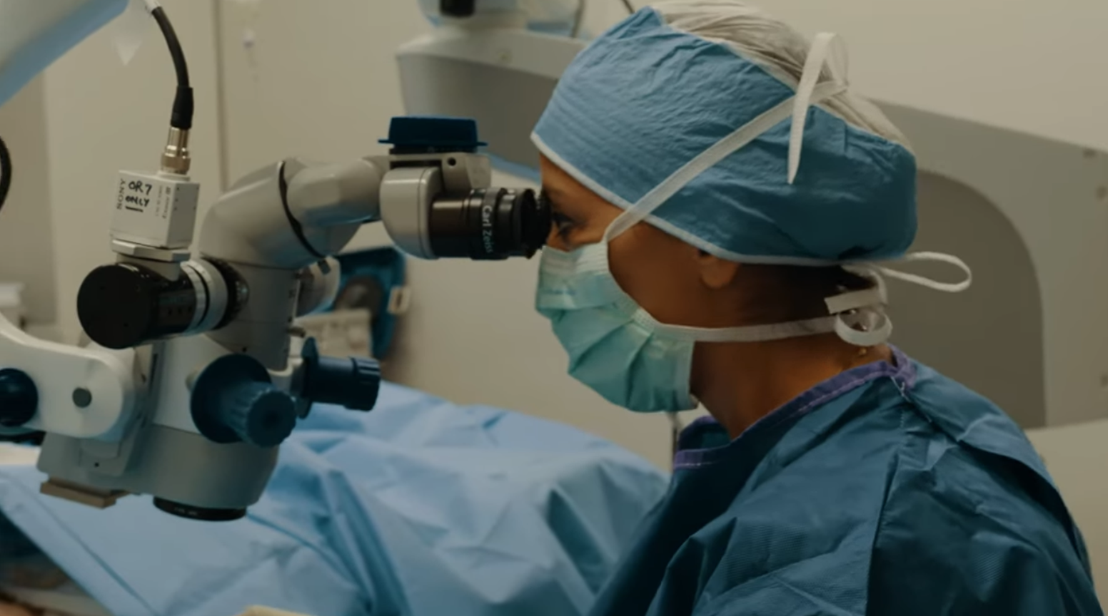 eye doctor using machine