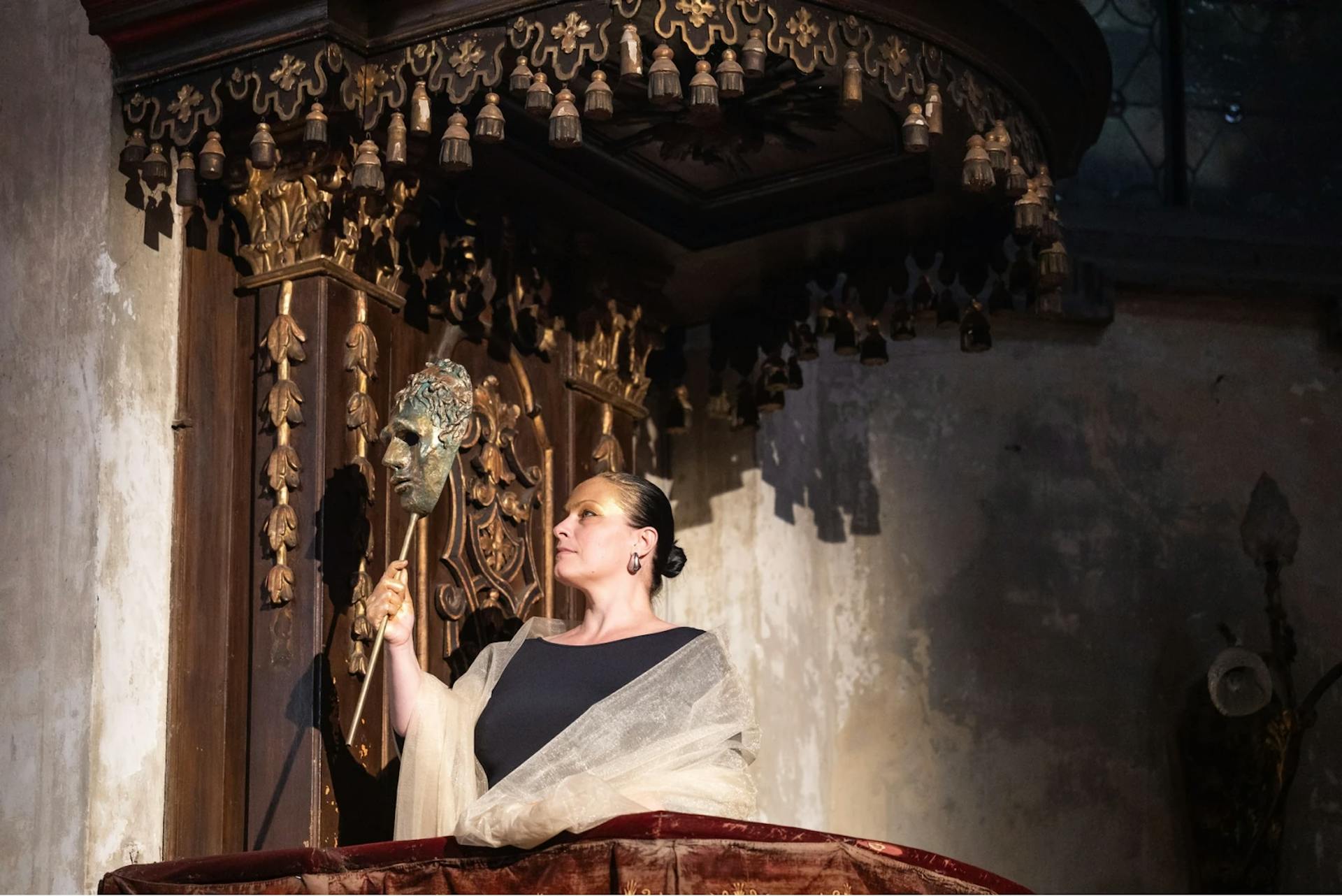 Aurora and the cricket