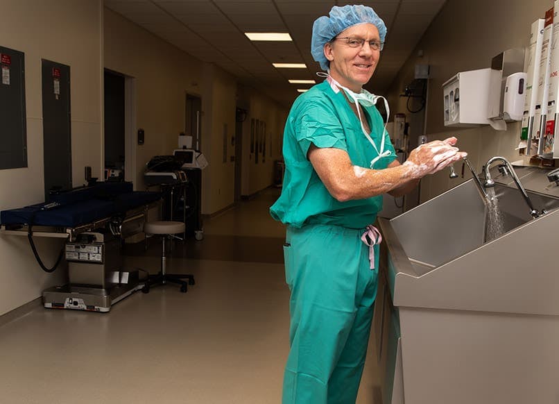 doctor washing hands