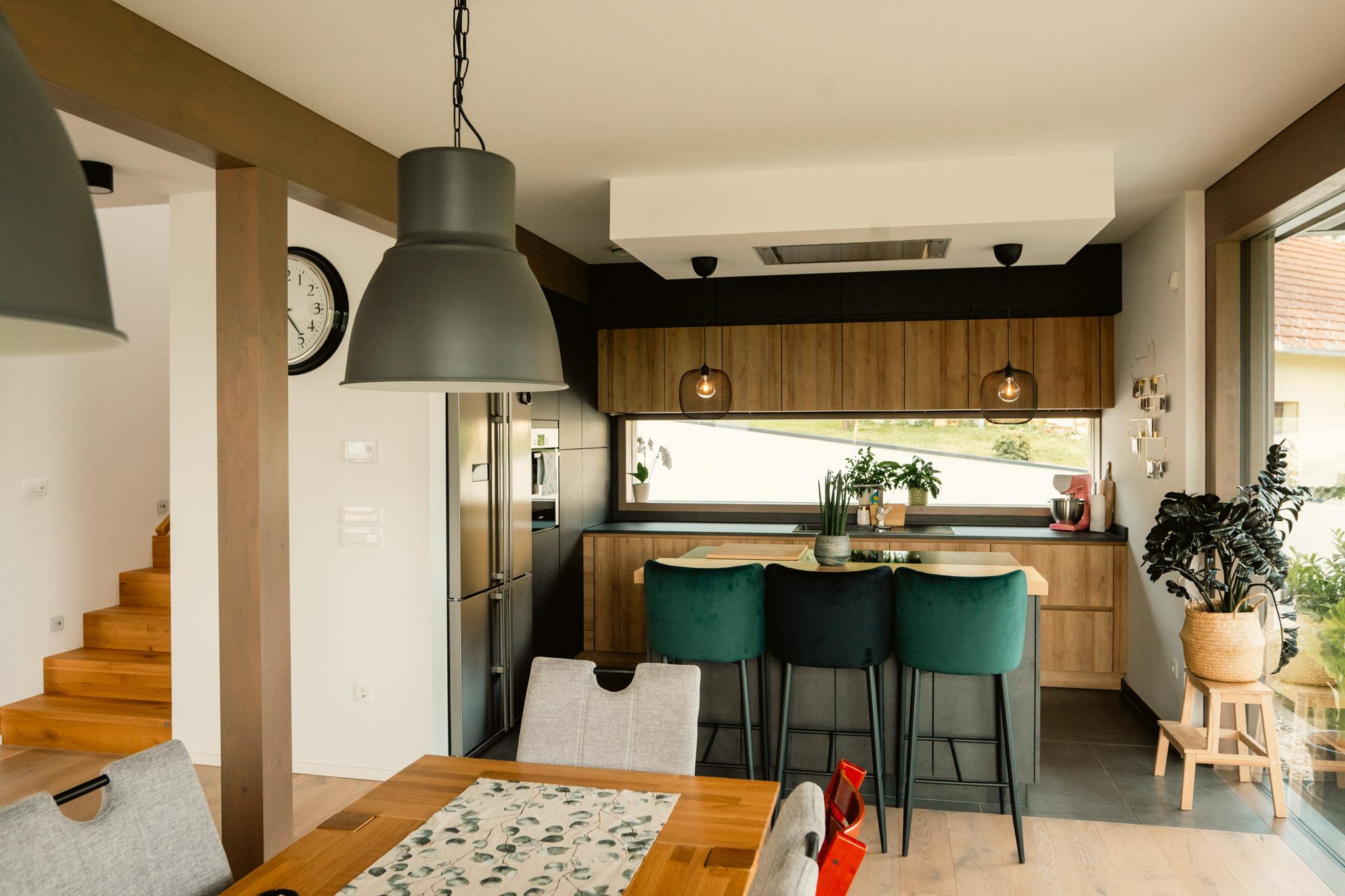 Aquarium window in a Classic kitchen