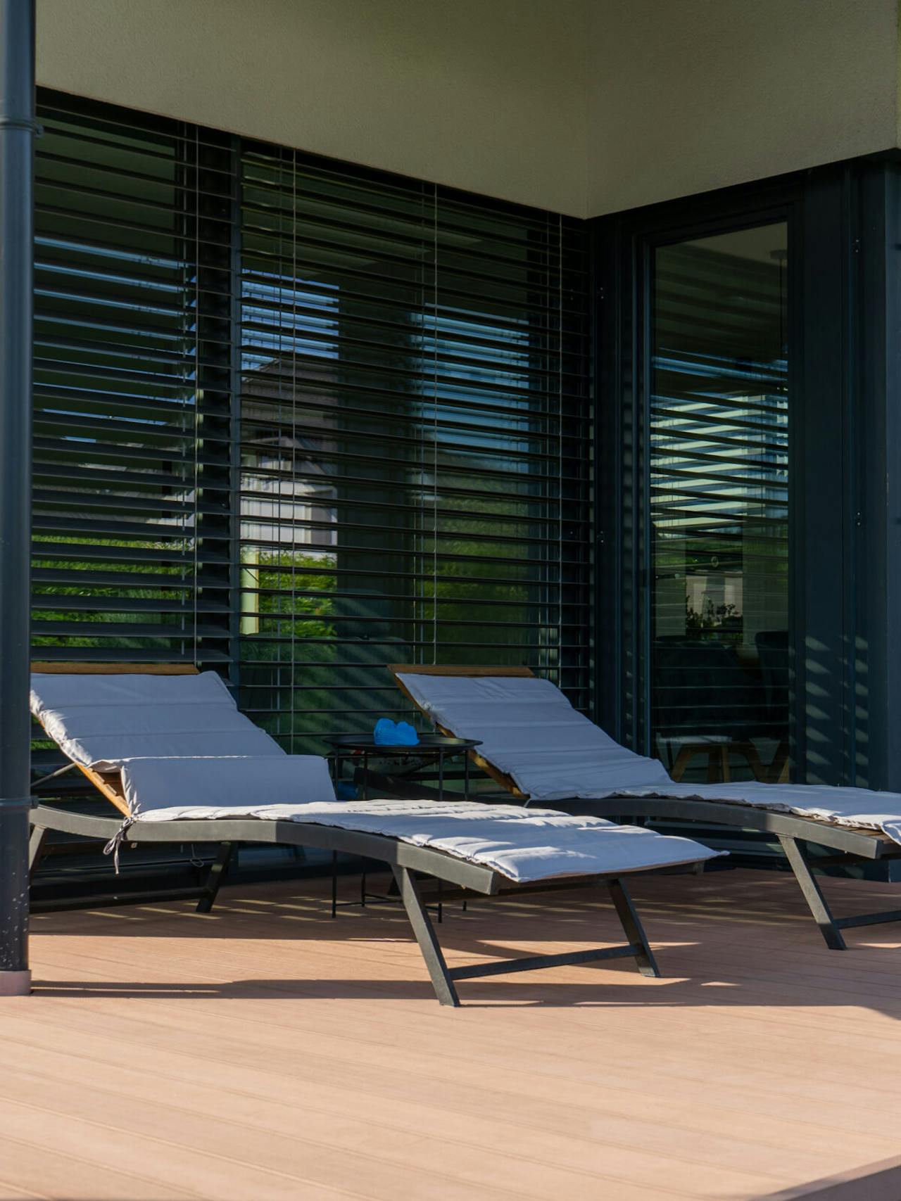 Integrated external shading on a KAGER home