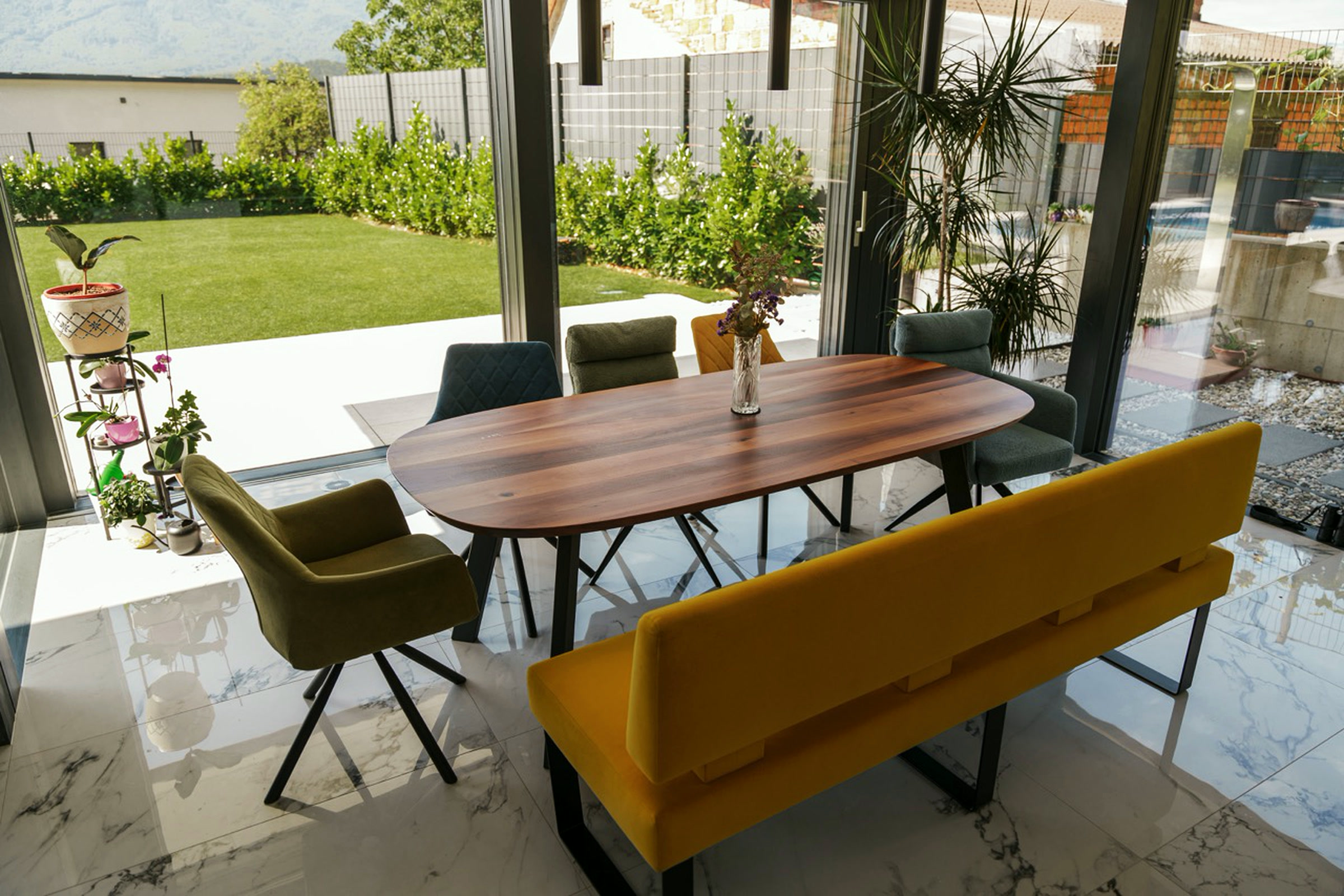 Dining area connected to nature