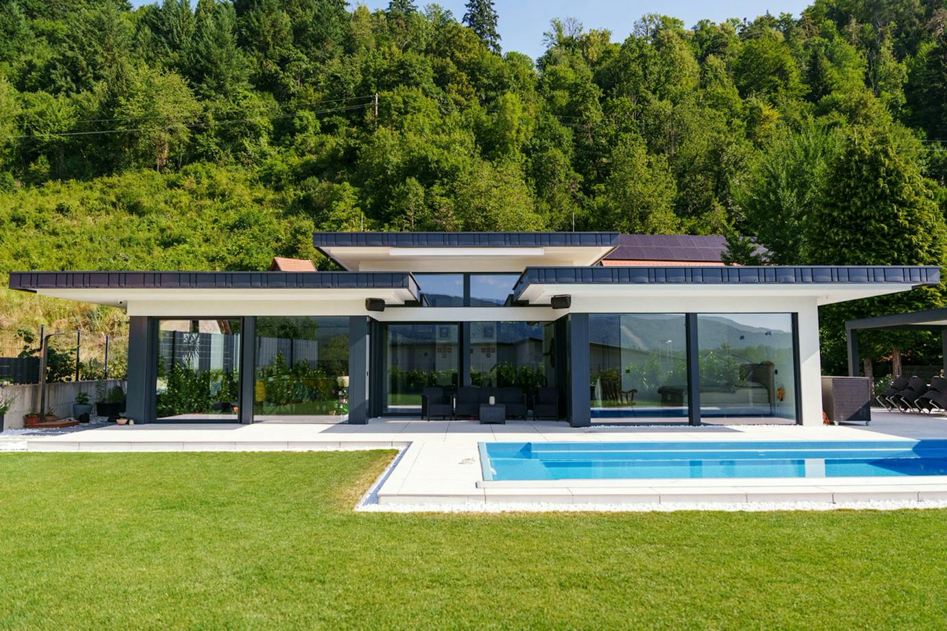 Single-storey VITA NOVA with a flat roof — architecture and exterior