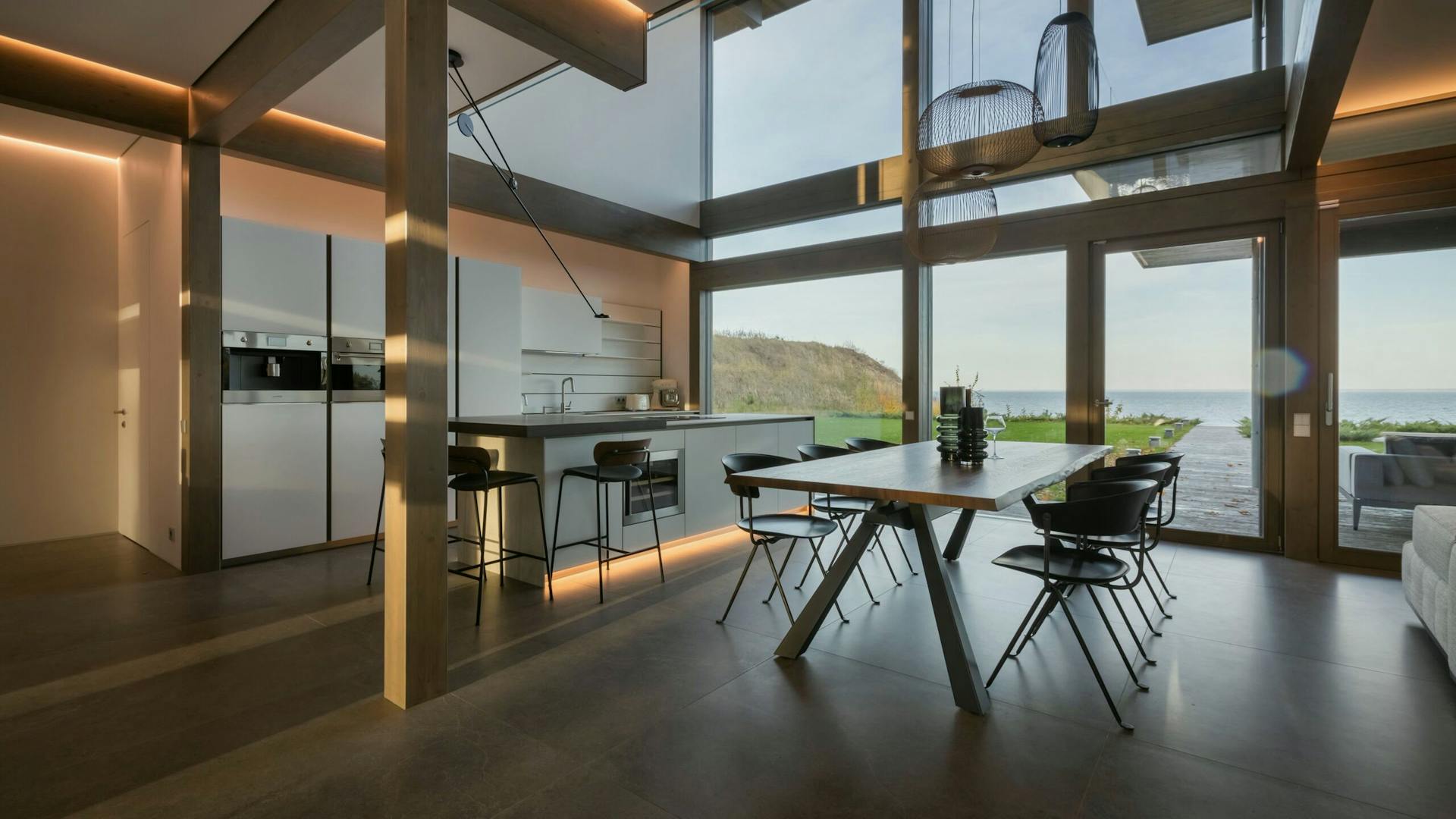 Cucina e zona pranzo con vista