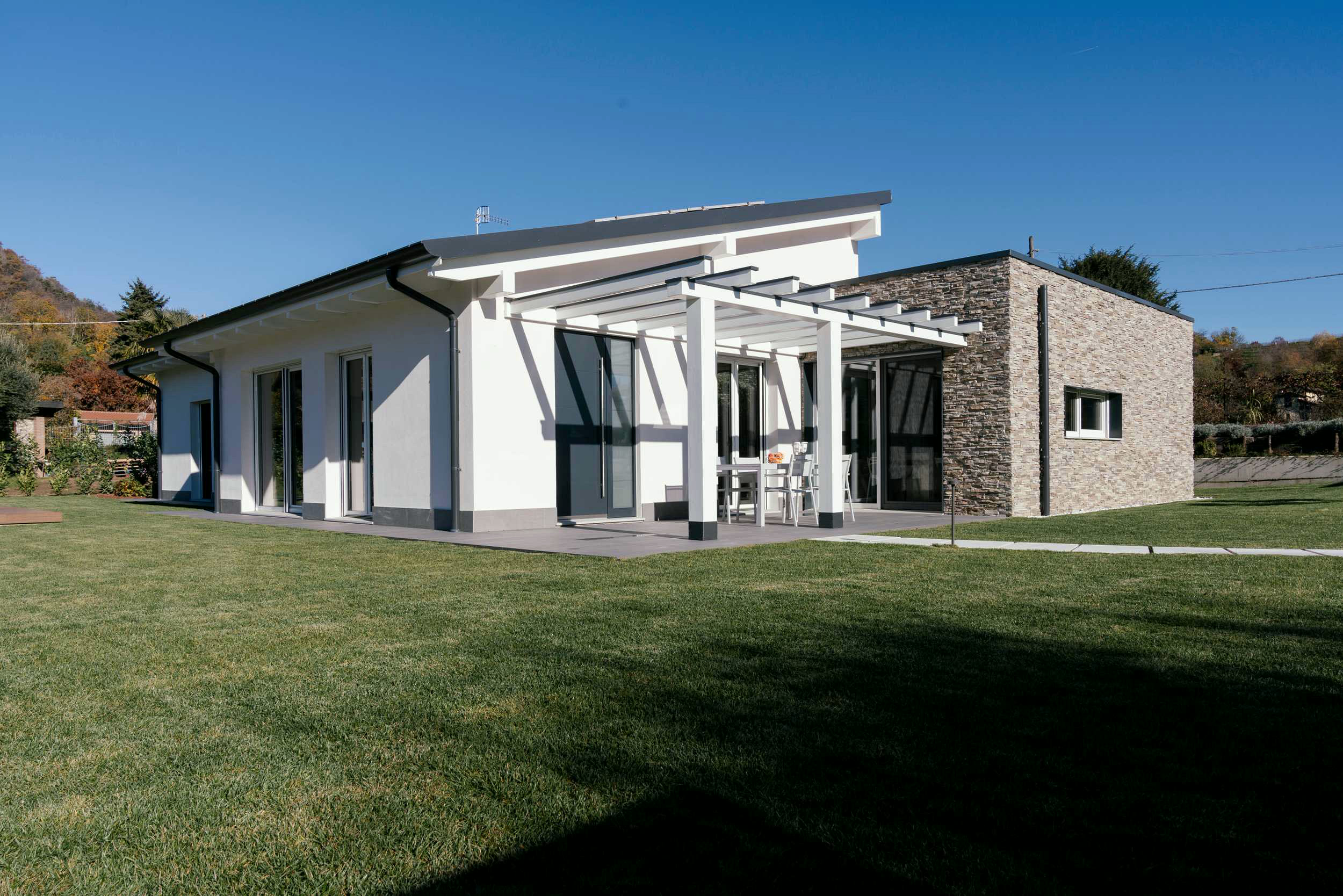 Villa Angera – architecture and exterior