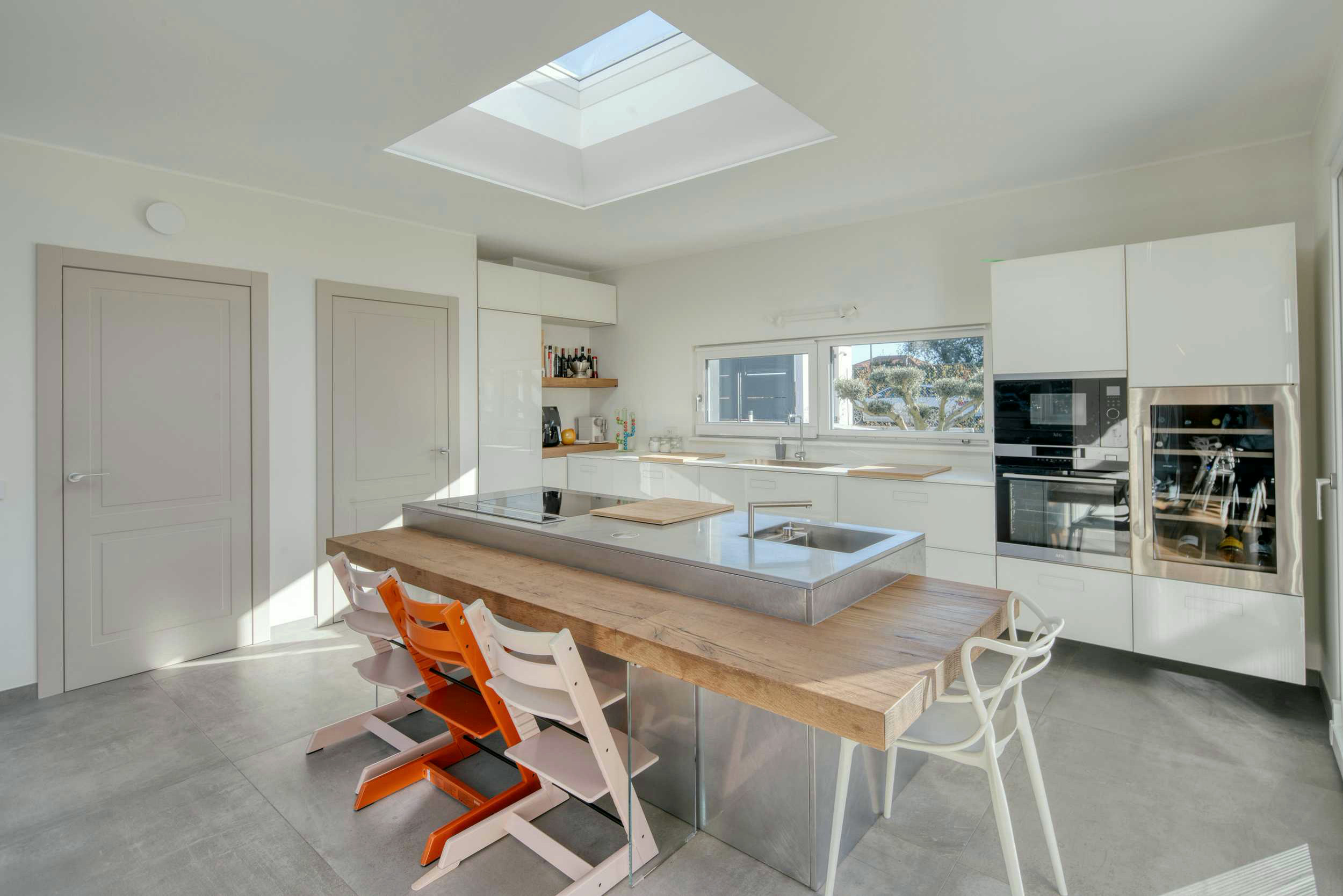 Villa Angera – interior and connection to outdoor spaces