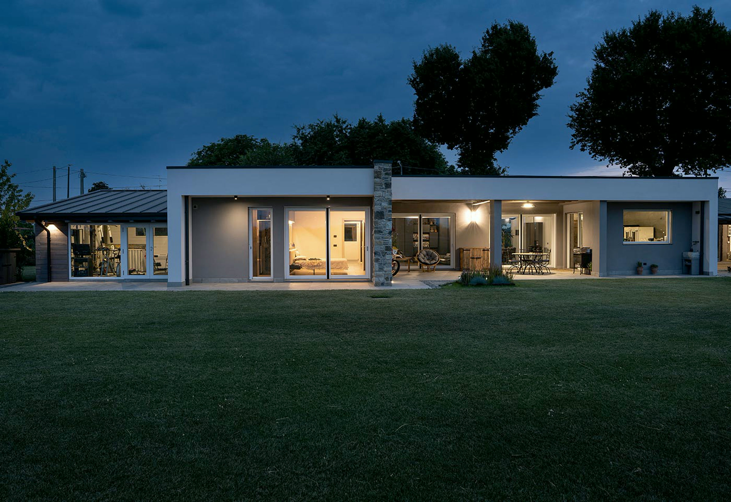 Casa in legno e vetro