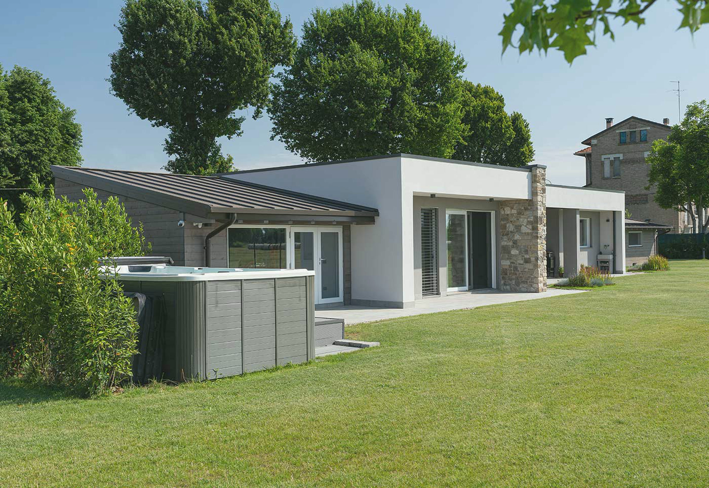 Casa in legno e vetro