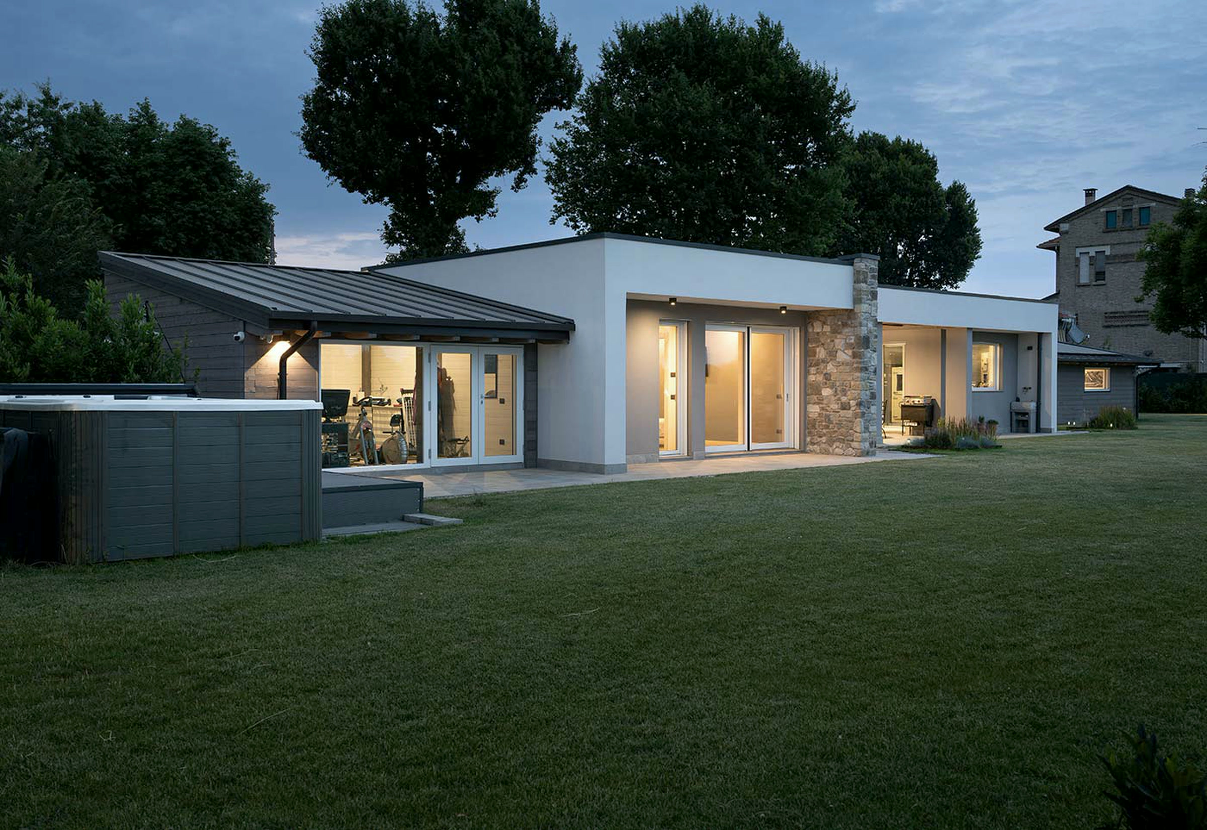 Casa in legno e vetro