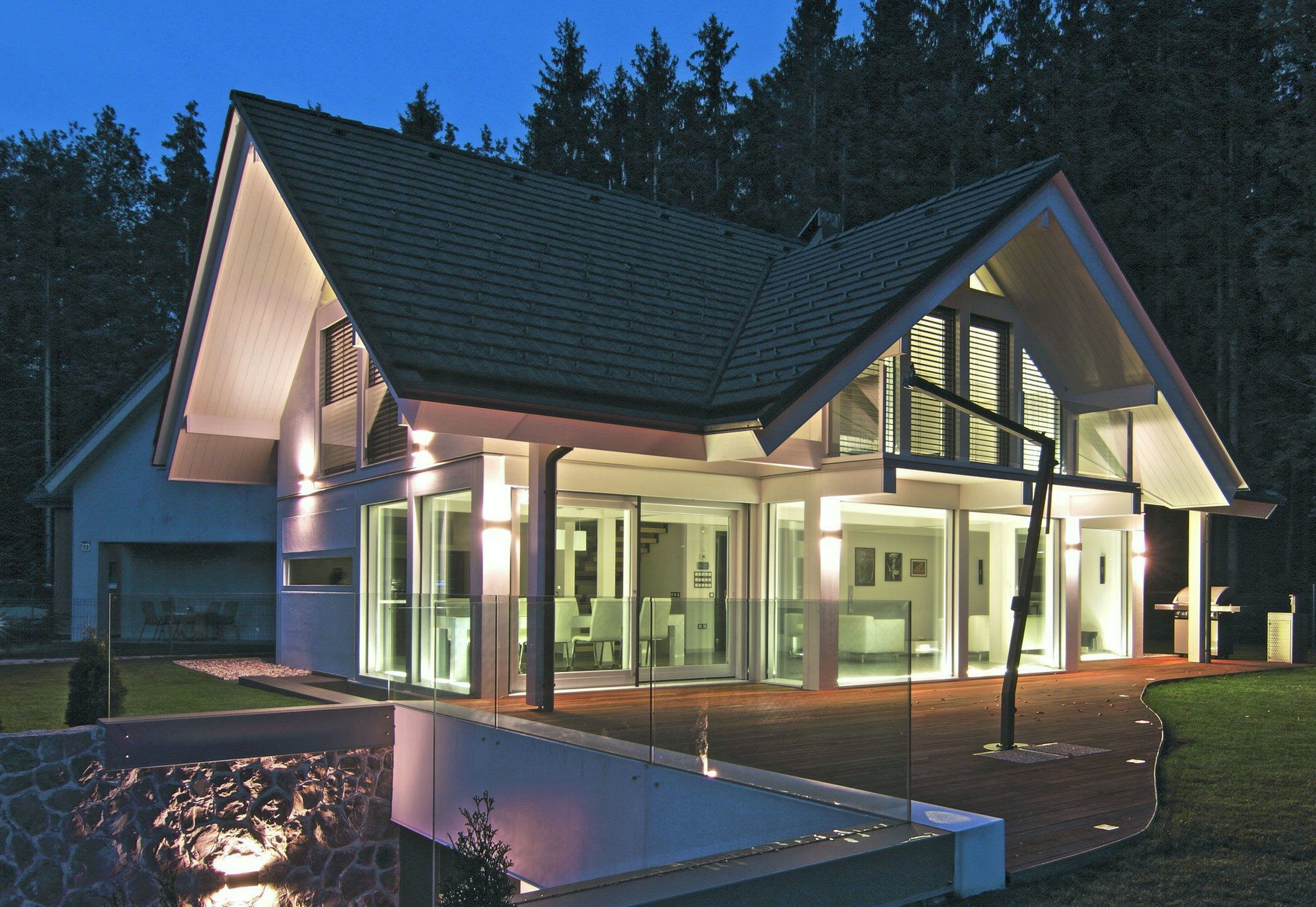 VITA NOVA Classic elegance – house in evening light