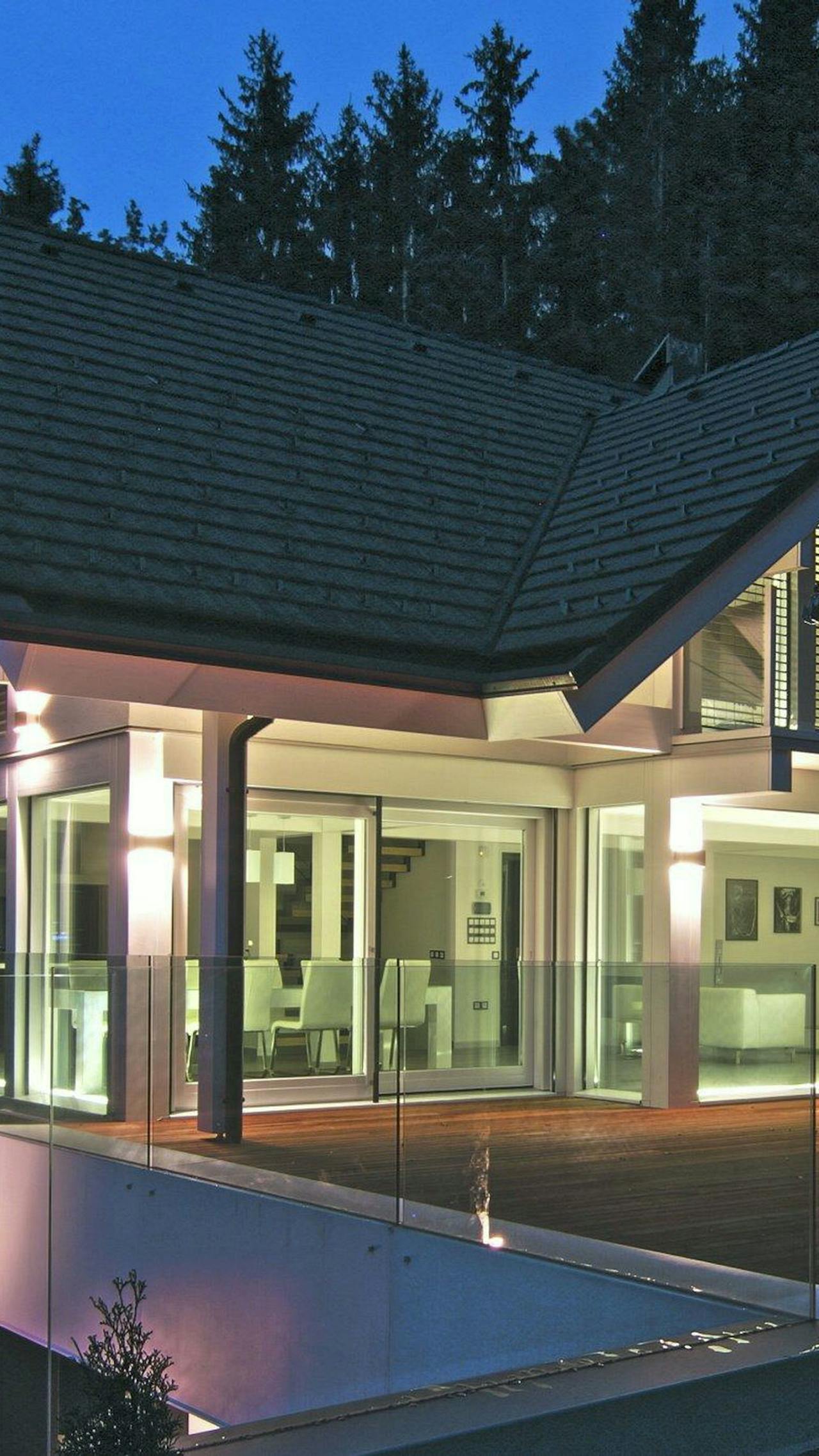 VITA NOVA Classic elegance – house in evening light