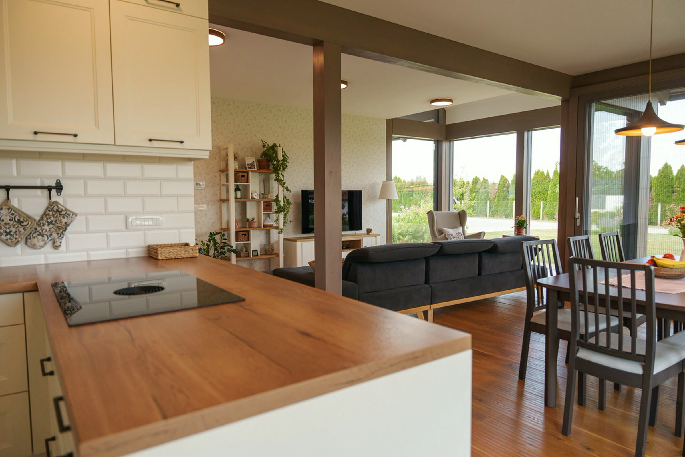 Cucina e zona pranzo con vista