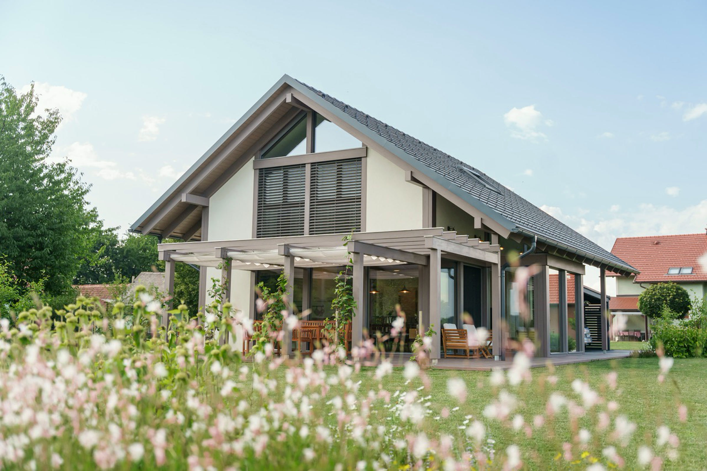 Casa in legno e vetro