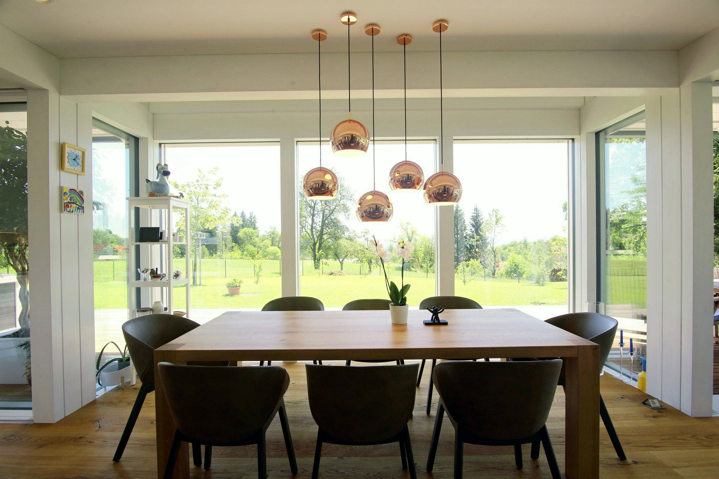 VITA NOVA Classic among the mountains – interior and connection to the outdoors