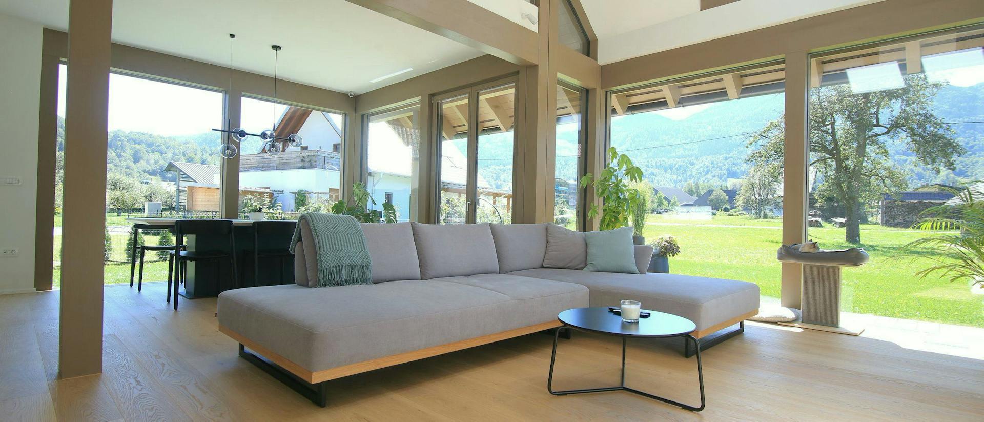 VITA NOVA Classic surrounded by mountains