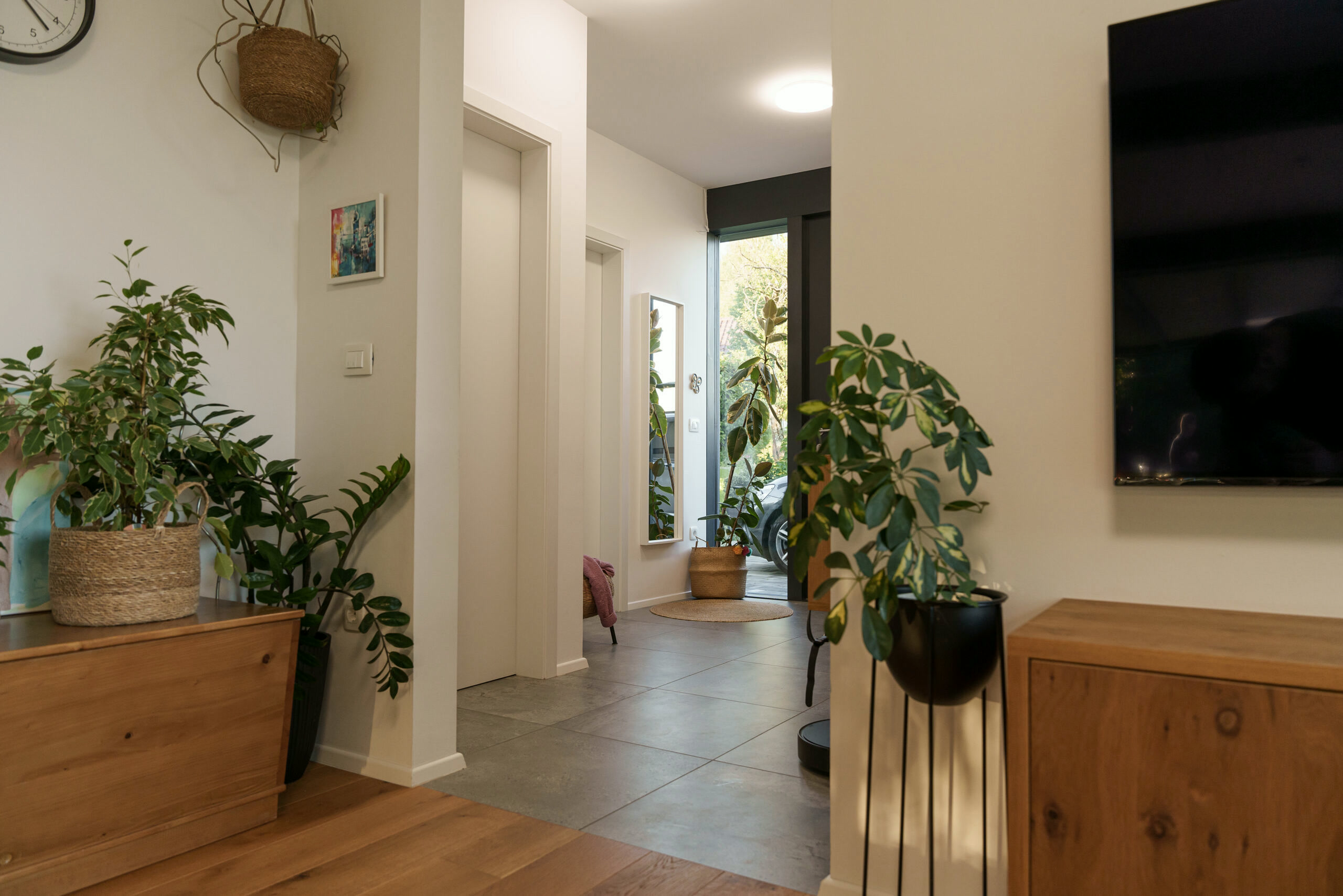 Spacious entrance