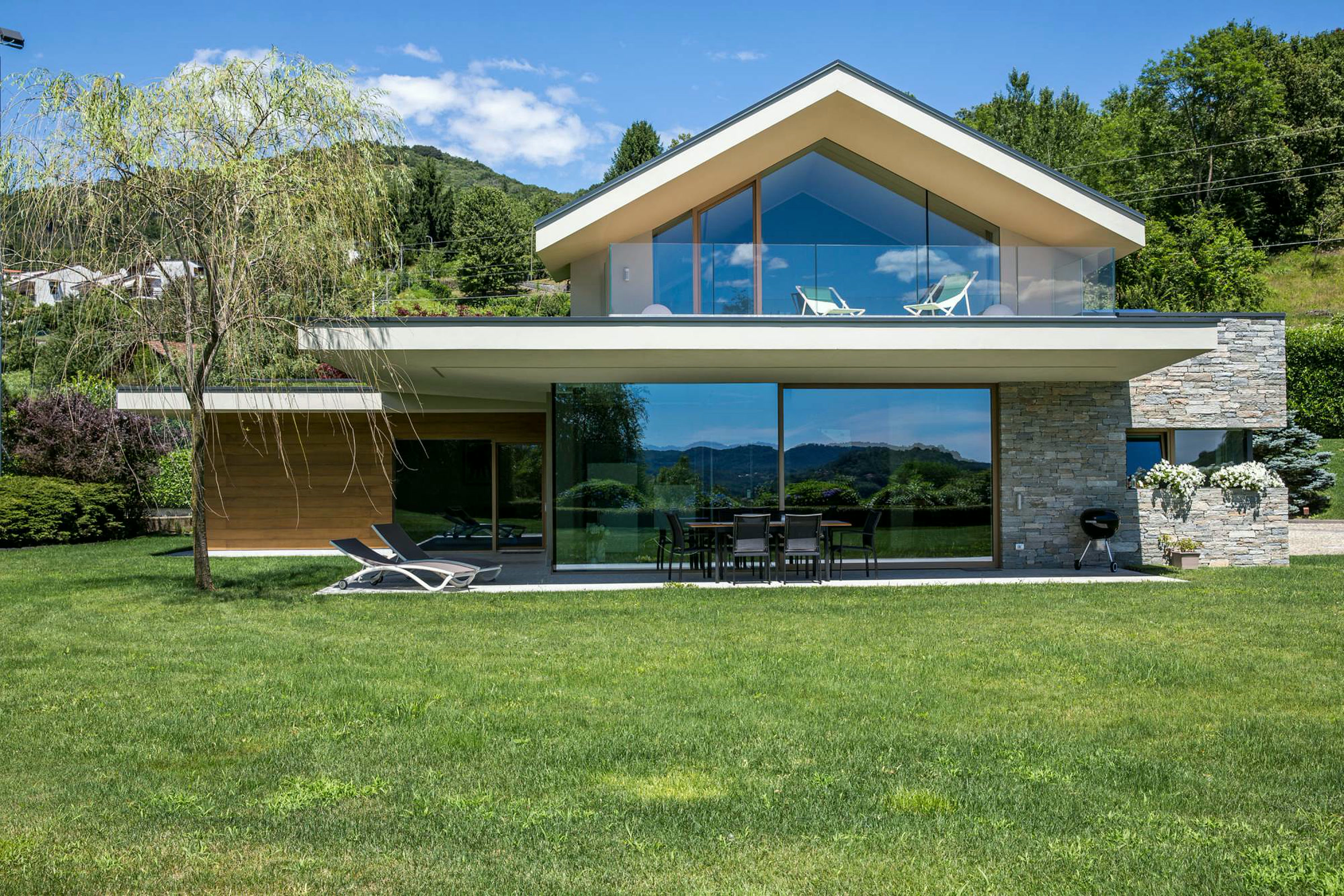 Villa Novara – architecture and exterior